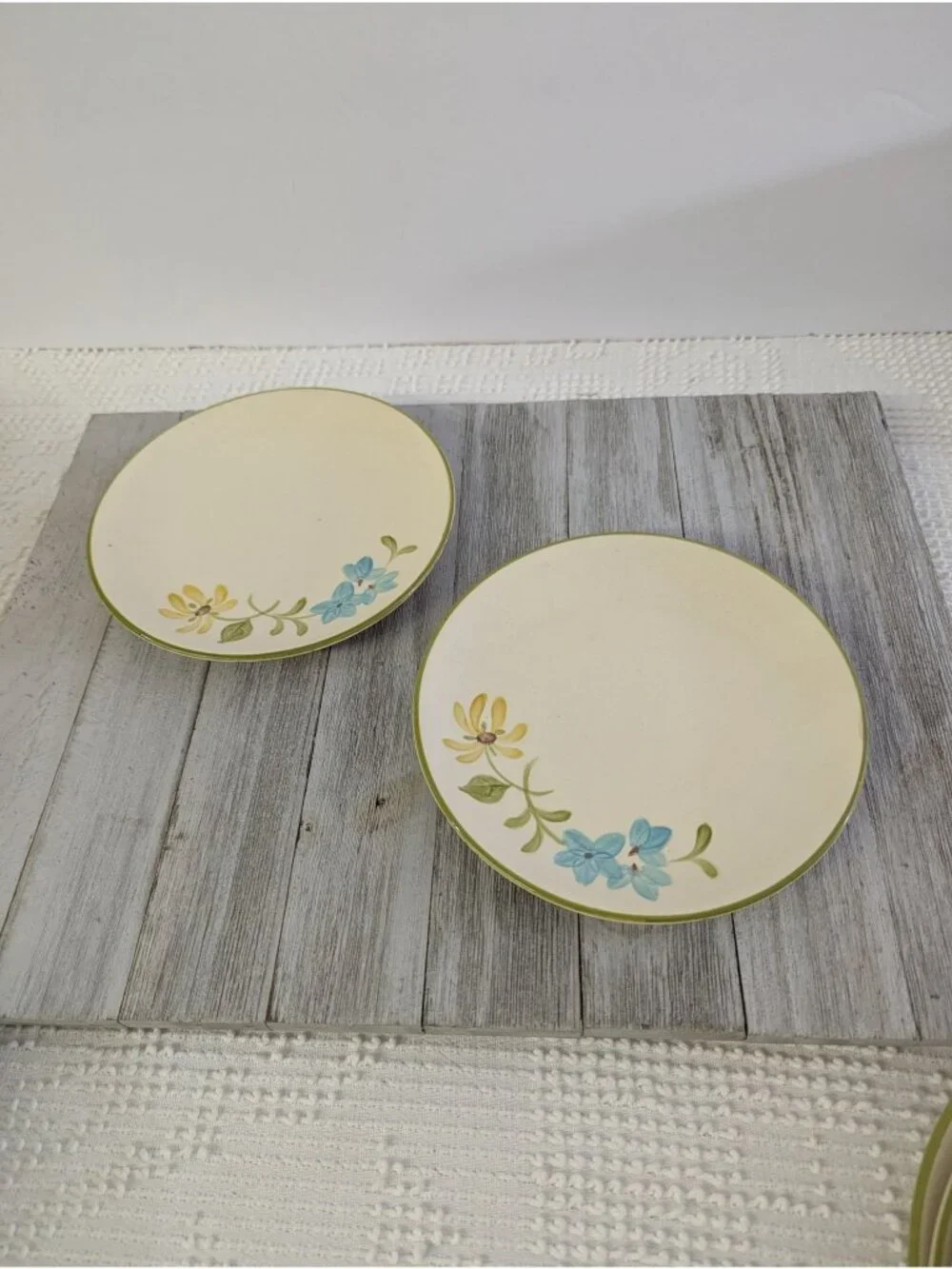 Vintage Franciscan DAISY Set of 2 Dessert Bread Plates 6 1/2